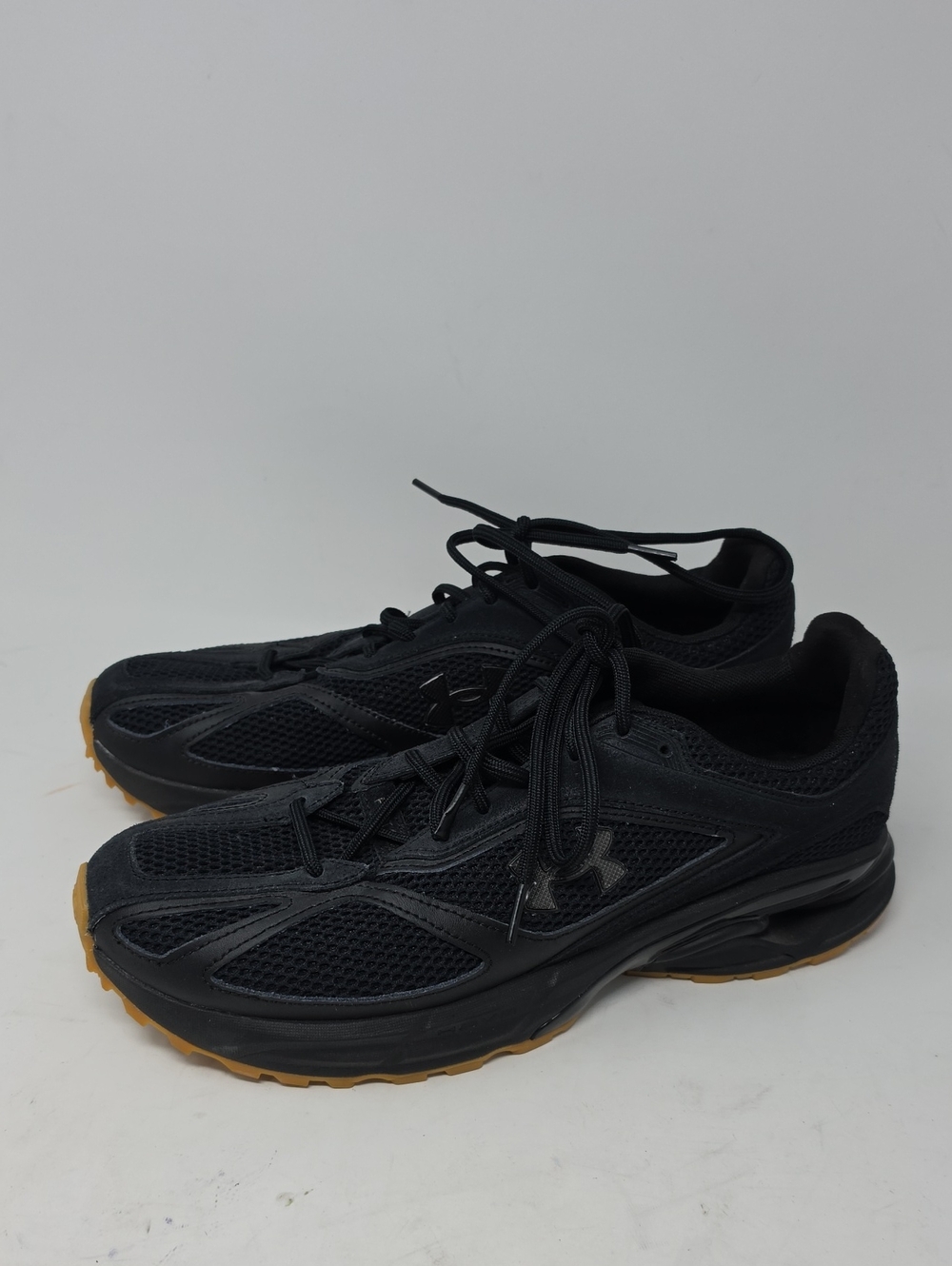 Under Armour Apparition Men’s Black Athletic Sneakers with Gum Outsole Size 12